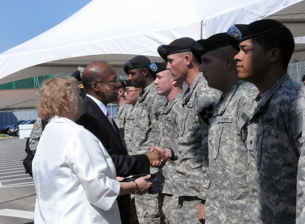 Defense Officials, Soldiers Prepare School for New Year in South Korea