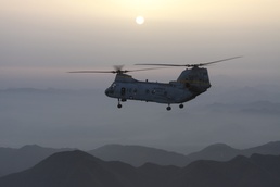 Marine Corps Helicopter Delivers Humanitarian Aid in Pakistan