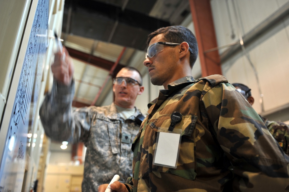 Afghan Guard and U.S. Soldier Collaborate at Parwan Detention Facility