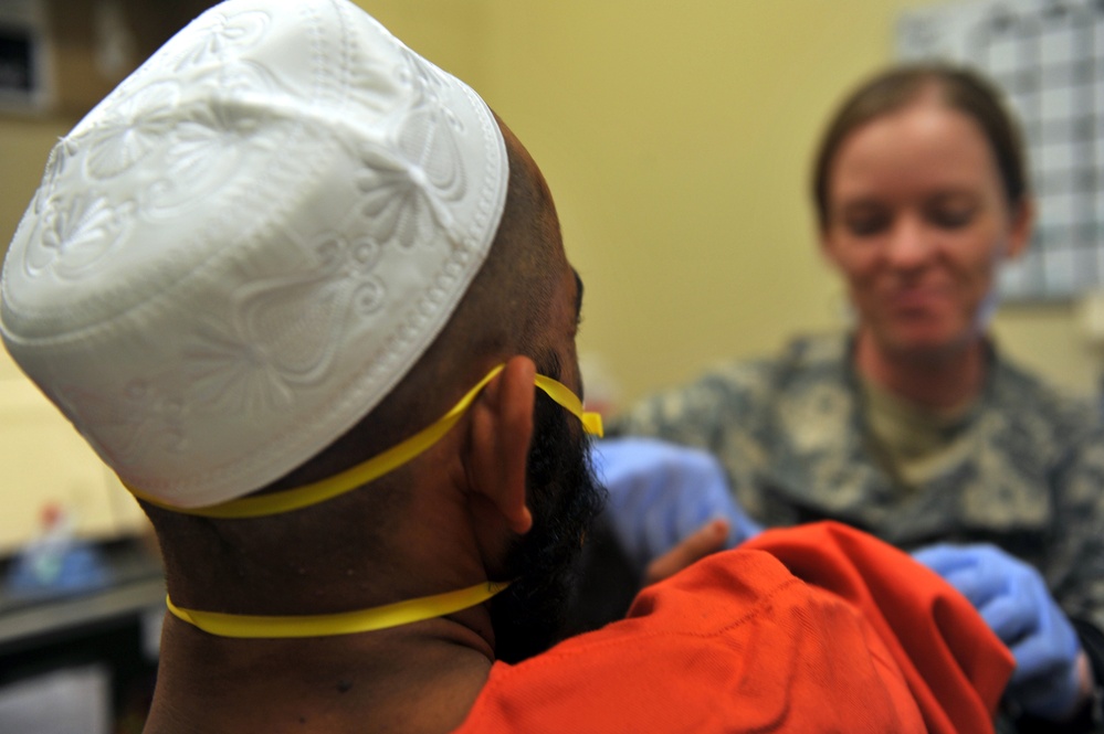 U.S. Soldier Provides Medical Care to Detainee at Parwan Detention Facility