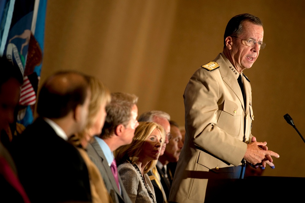 Adm. Mike Mullen Addresses Detroit Economic Club on Supporting Troops