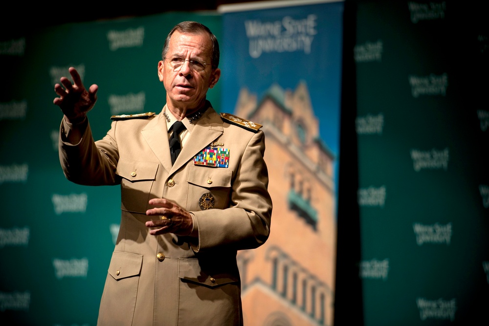 Adm. Mike Mullen Addresses Midwest Community on Supporting Returning Troops