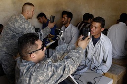 U.S. Troops Use Biometrics to Vet Iraqi Security Guards
