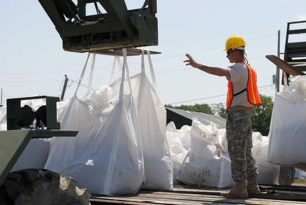 National Guard Troops Assist with Deepwater Horizon Oil Spill Response