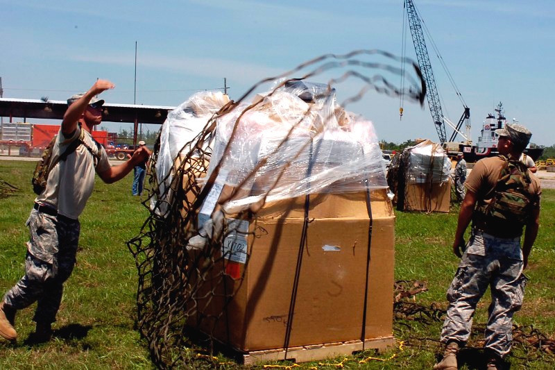 Louisiana National Guard Soldiers Prepare Dam-Building Equipment in Venice