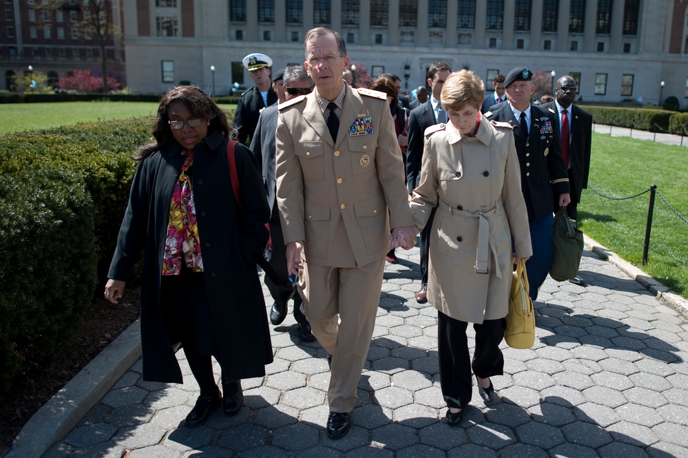 Adm. Mike Mullen and Wife Tour Columbia University