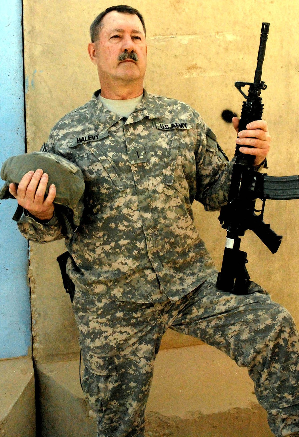 Army Veteran Recreates Vietnam War Photo Decades Later