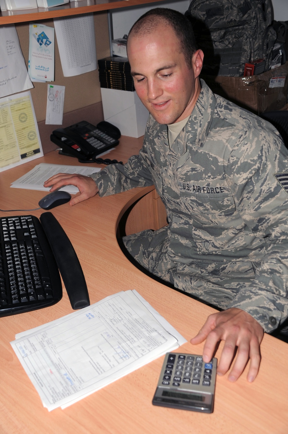 Air Force Tech. Sgt. Deployed to Southwest Asia Supports Contracting Efforts