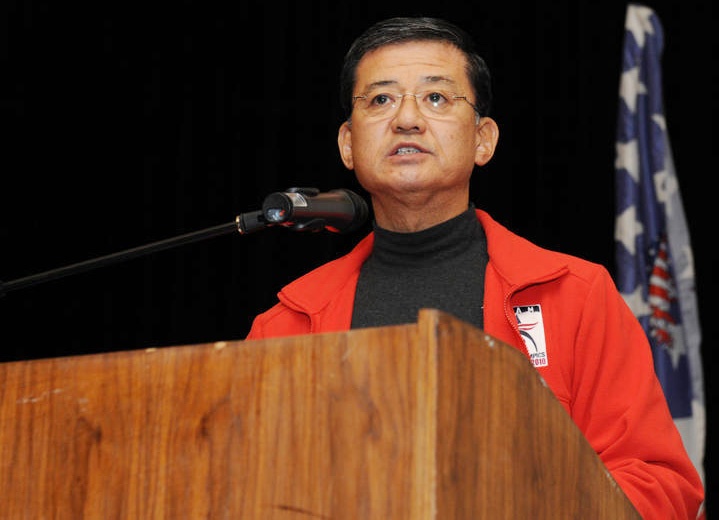Shinseki Kicks Off Disabled American Veterans Winter Sports Clinic
