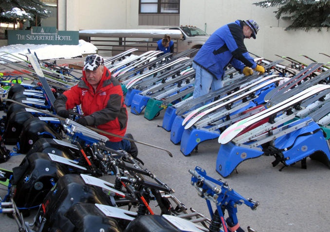 Disabled Veterans Prepare for Winter Sports Clinic