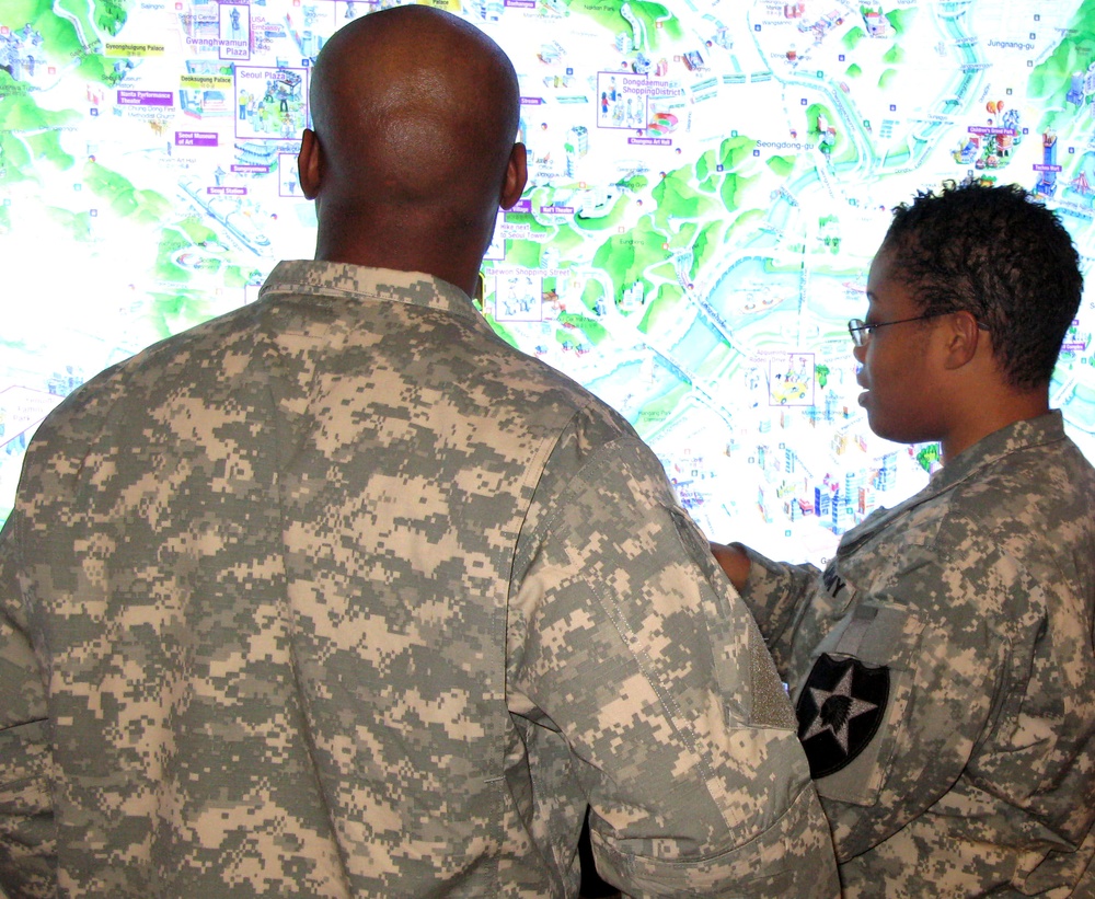 Army Sergeants Explore Seoul During Visit to U.S. Army Garrison Yongsan