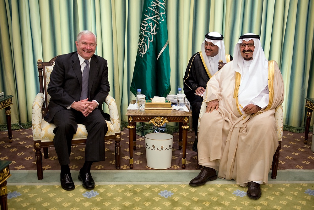 Defense Secretary Gates Meets with Saudi Crown Prince in Riyadh