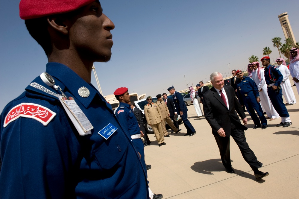 Defense Secretary Gates Departs Saudi Arabia After Official Visit