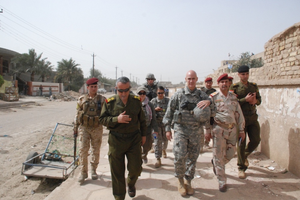 Iraqi General, U.S. Colonel Discuss Election Security in Amarah