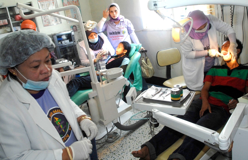 Philippine Dentists Provide Free Care to Over 70 Patients, Aided by U.S. Troops
