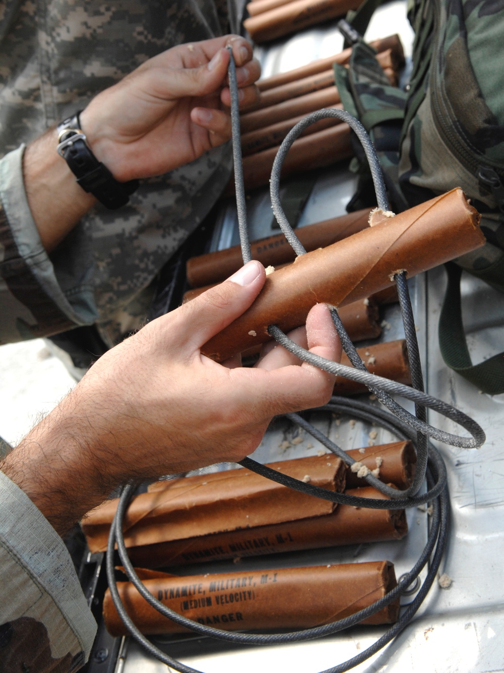U.S. and Philippine Forces Conduct Explosive Ordnance Disposal Training in Philippines