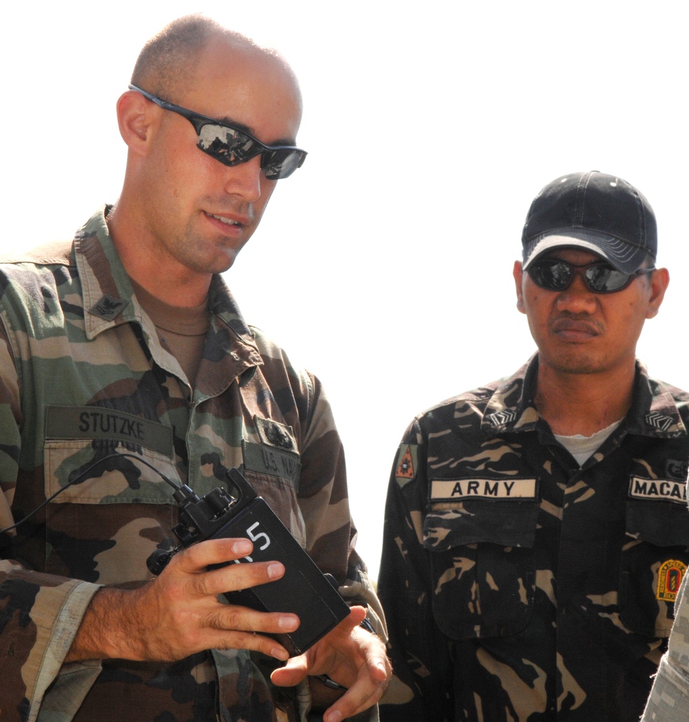 U.S. Navy EOD Trains Philippine Forces in Explosives Disposal