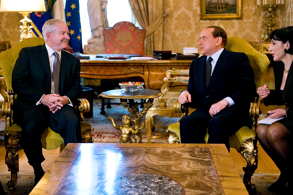 Gates Meets with Italian PM Berlusconi in Rome
