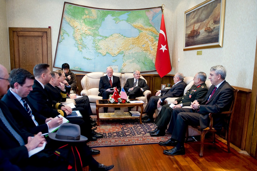 Defense Secretary Gates, U.S. Ambassador Jeffrey Meet with Turkish Defense Minister in Ankara