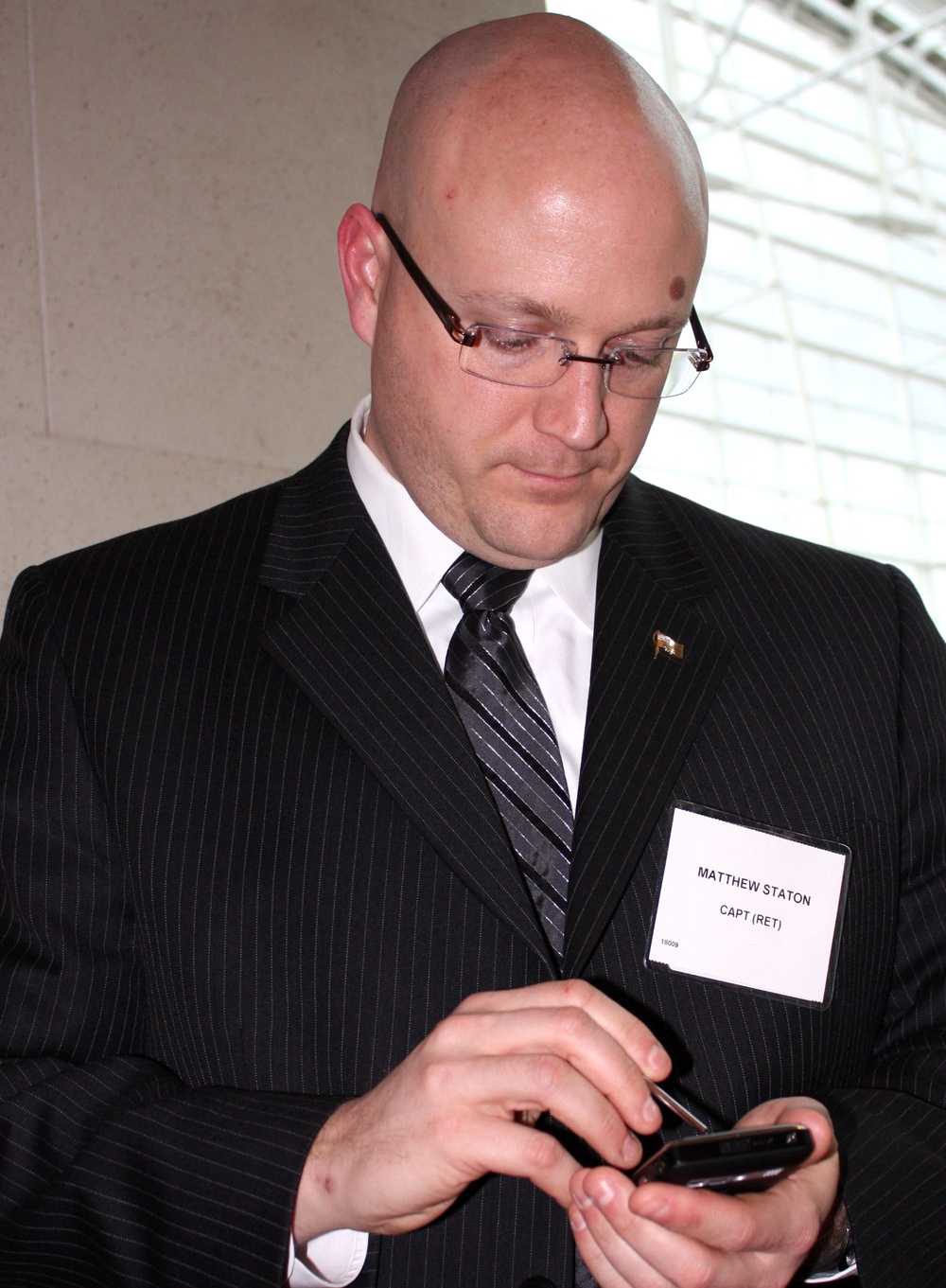 Retired Army Captain Uses Digital Assistant at Military Health Conference