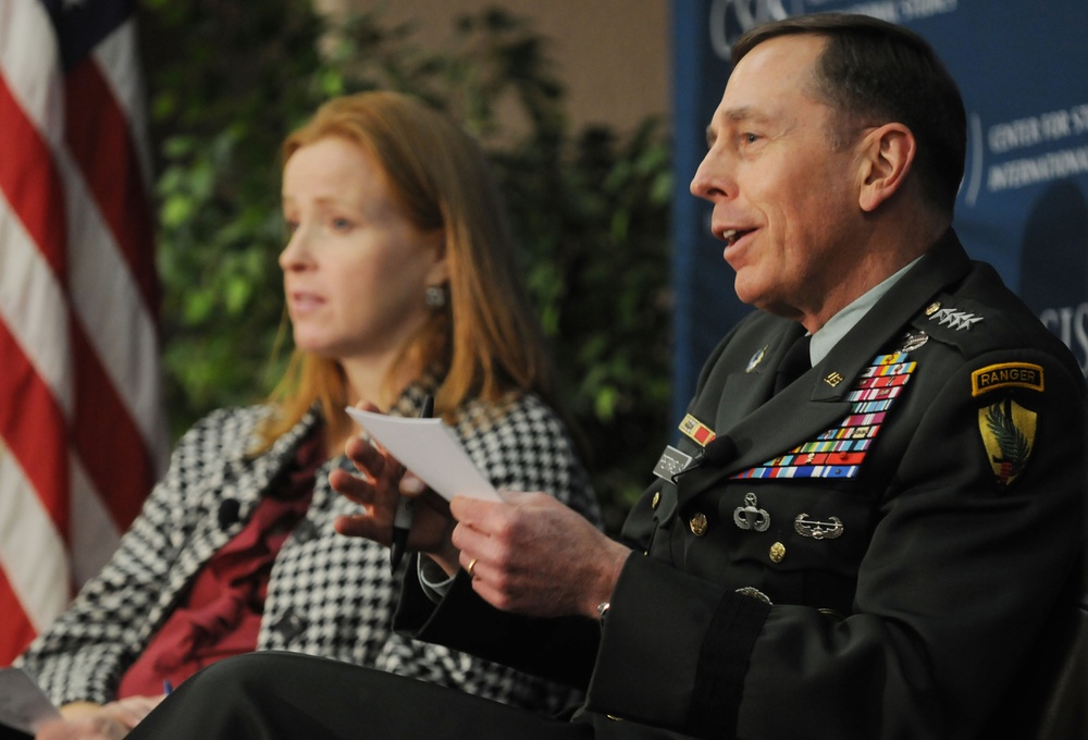Petraeus Answers Questions at Military Strategy Forum