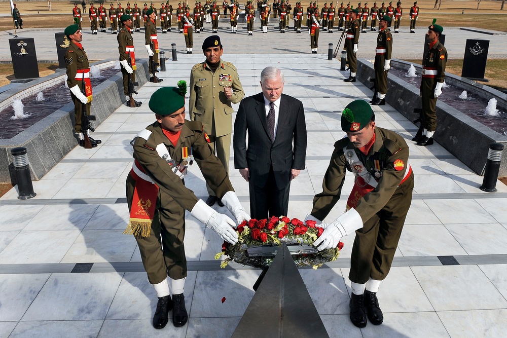 U.S. Defense Secretary Gates Meets with Pakistani Military Leaders in Rawalpindi