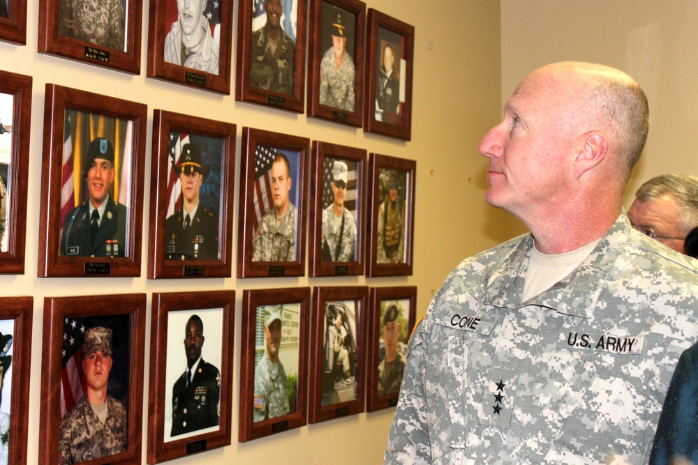 Army General Honors Fallen Soldiers at Fort Hood Memorial