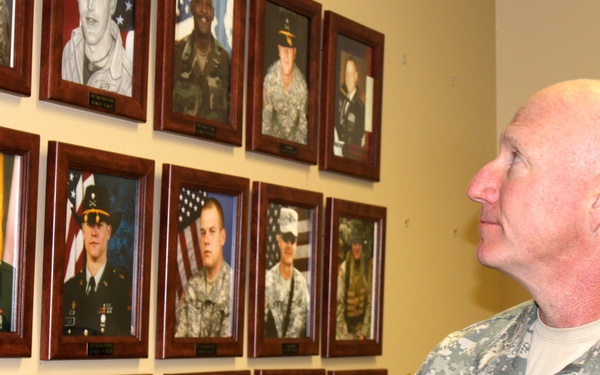 Army General Honors Fallen Soldiers at Fort Hood Memorial