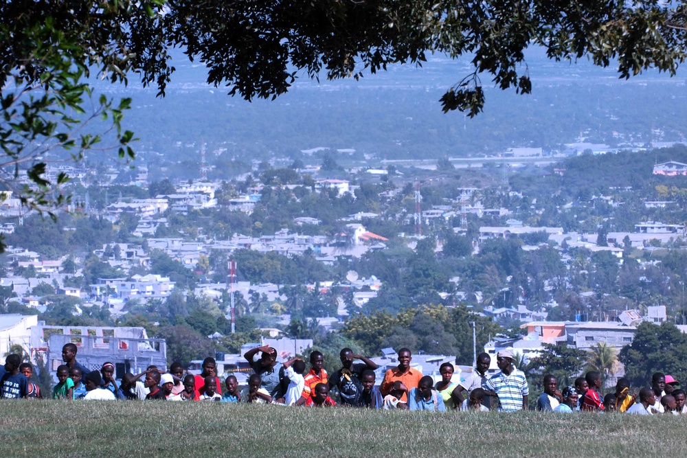 Soldiers Establish Security at Haiti Earthquake Relief Base