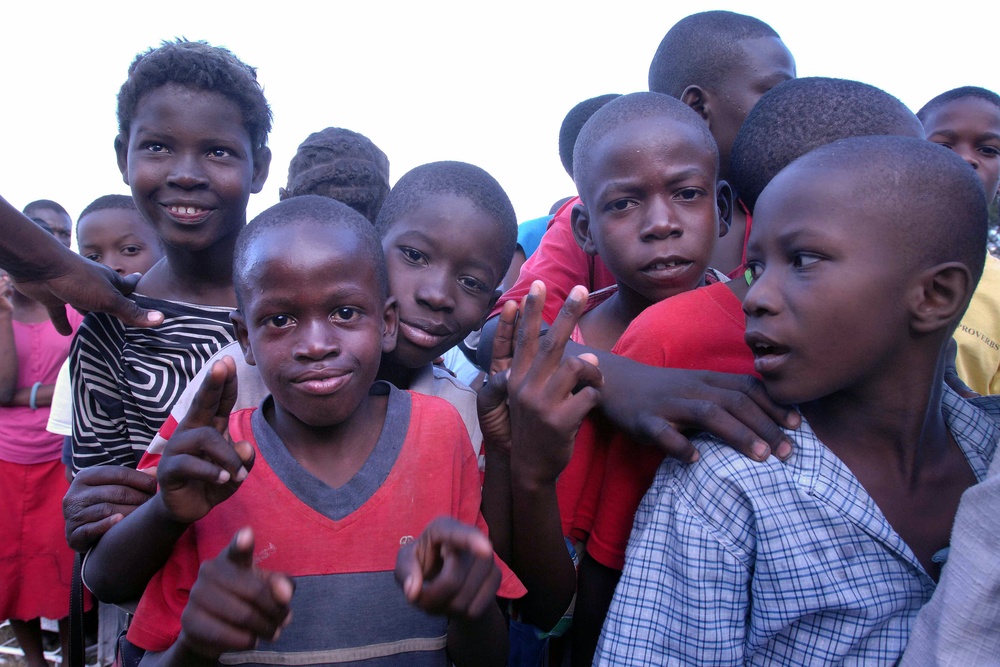 Soldiers of 82nd Airborne Distribute Meals to Haitian Children