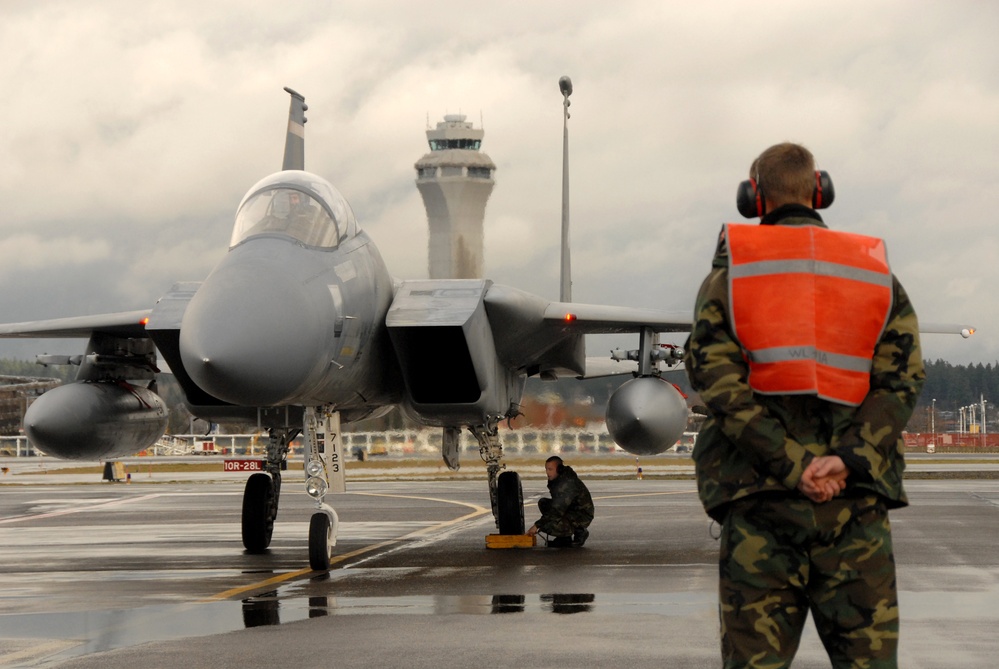 Oregon Air National Guard F-15s Scramble to Escort Diverted Flight