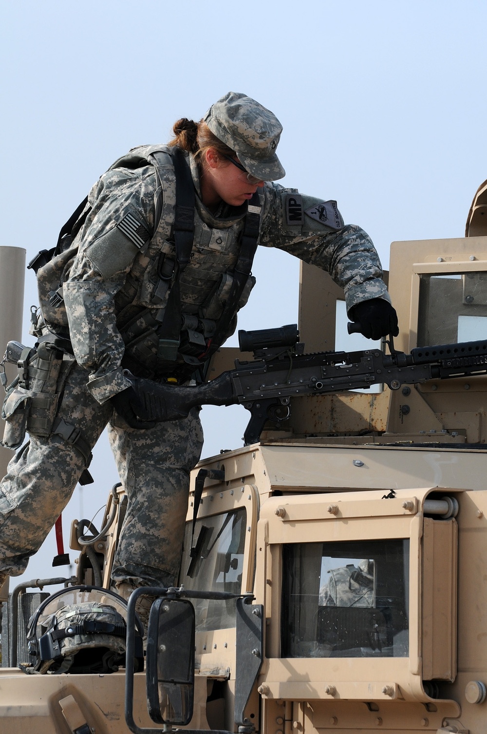 Soldier Prepares M240B Machine Gun for Live-Fire Exercise in Iraq