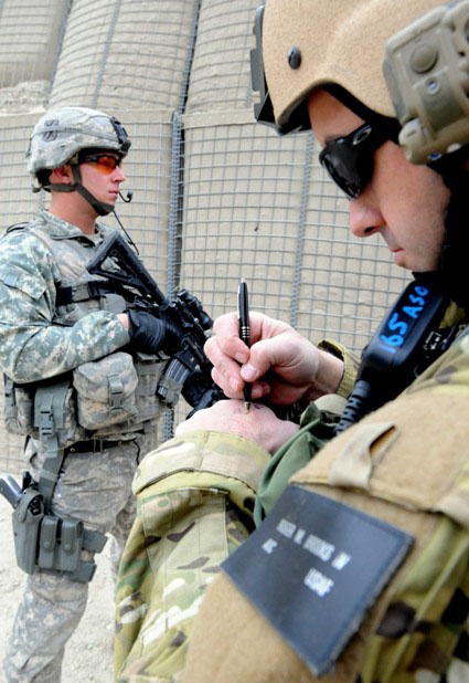 Air Force Captain Coordinates with Afghan Border Police in Nangarhar Province