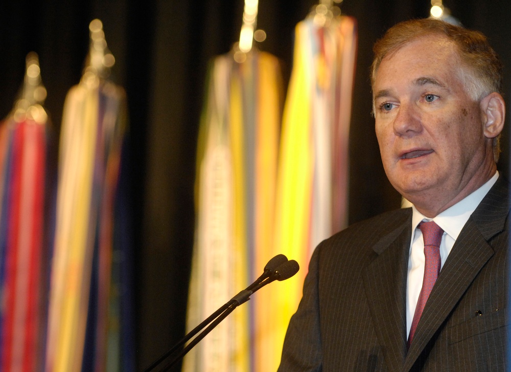 Deputy Defense Secretary Honors Top Federal Executives