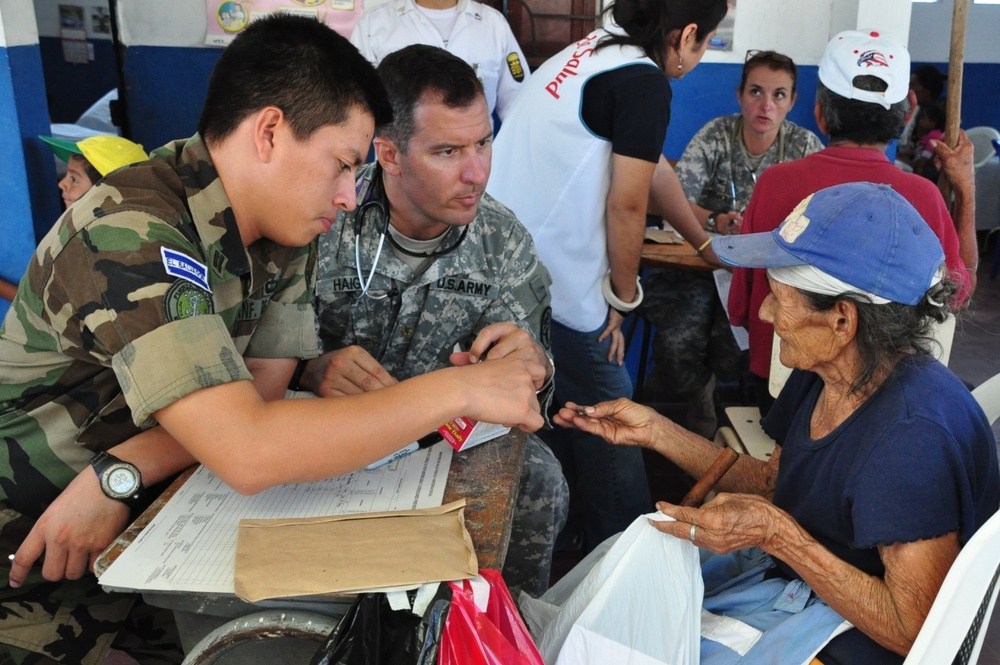 U.S. Army Major Provides Medical Care in El Salvador