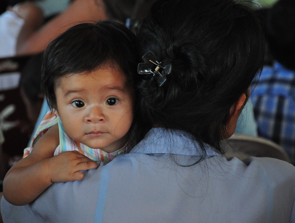 Salvadoran Health Ministry and U.S. Forces Provide Medical Care to Local Community