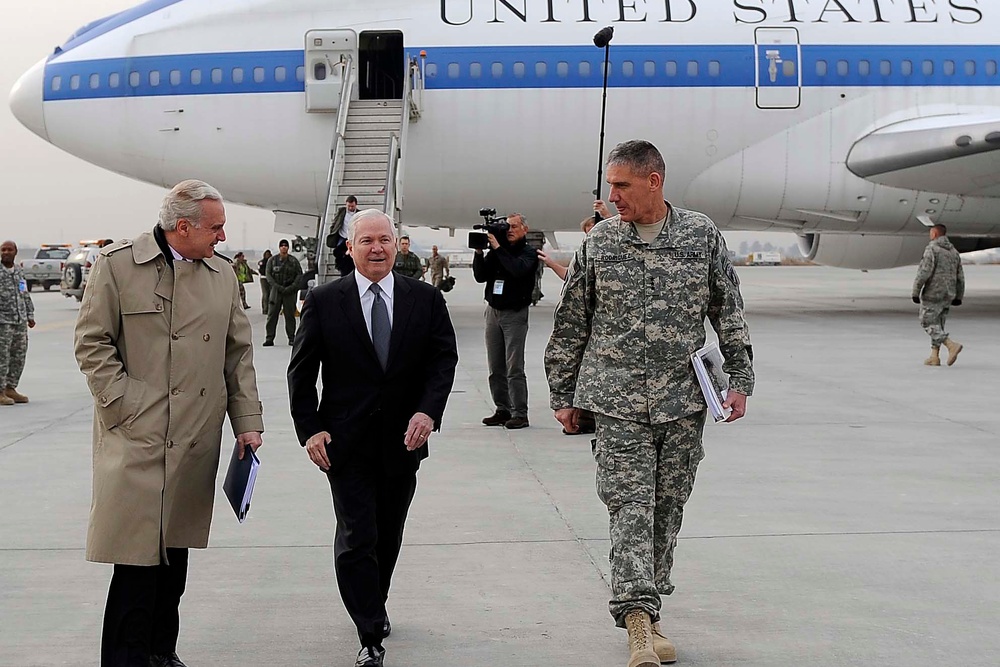 Defense Secretary Gates Visits Afghanistan Amid Security Challenges