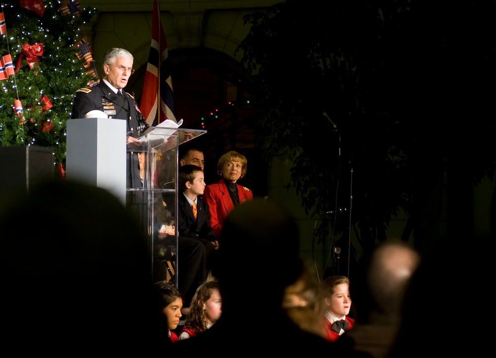 Army Chief Honors WWII Legacy at Norwegian Tree Lighting