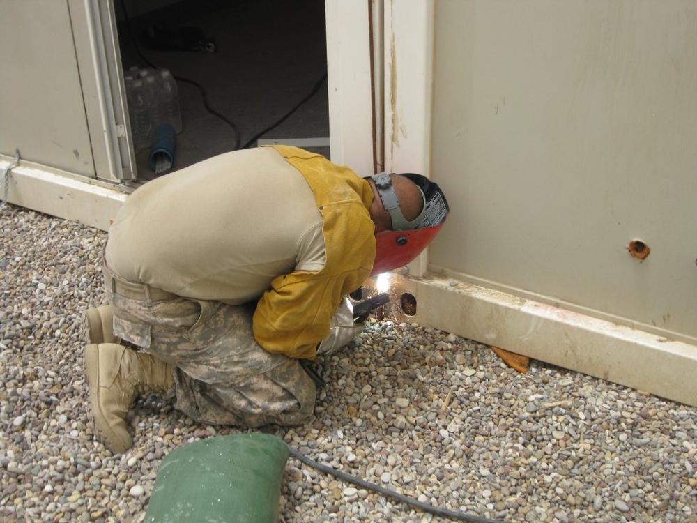 Army Welder Constructs New Dining Facility in Iraq