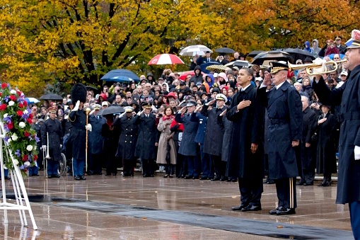 Obama, Army General Honor Fallen Soldiers at Tomb of the Unknowns