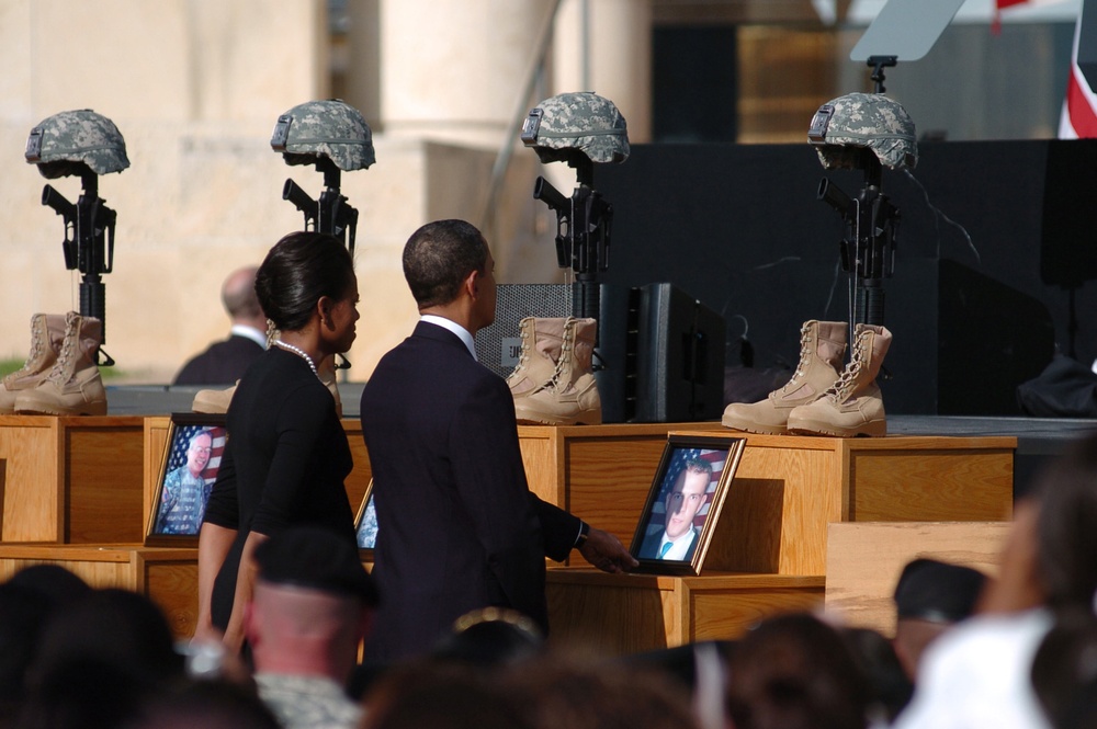 Obama Honors Fallen Soldiers at Fort Hood Memorial