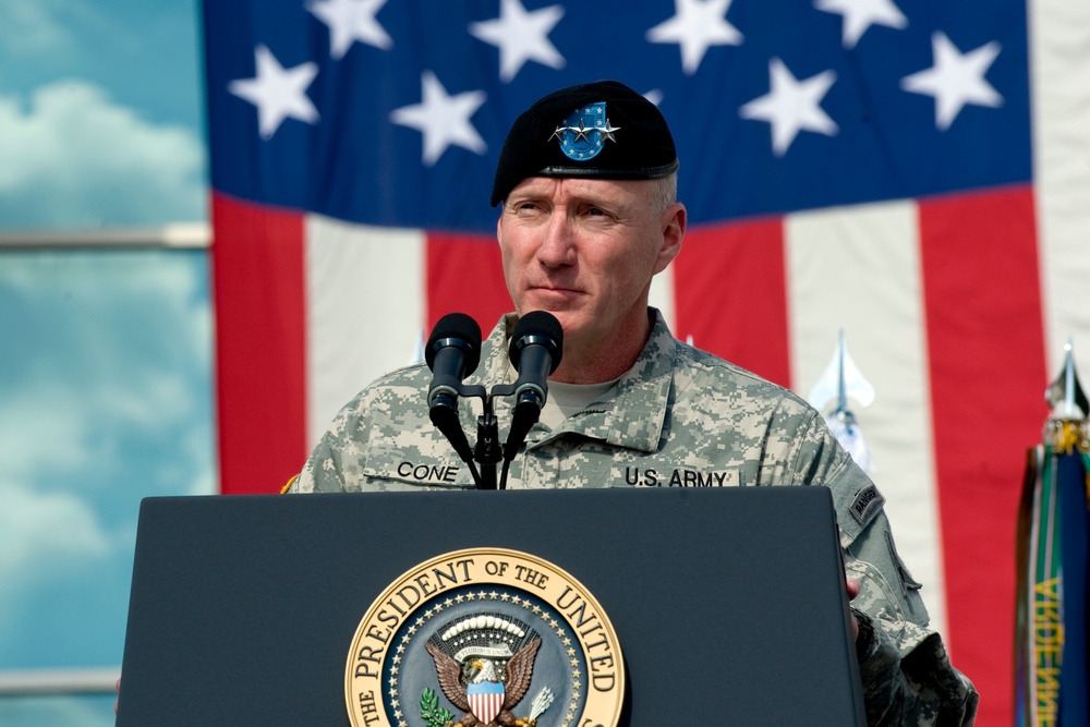 Army General Honors Fallen Soldiers at Fort Hood Memorial