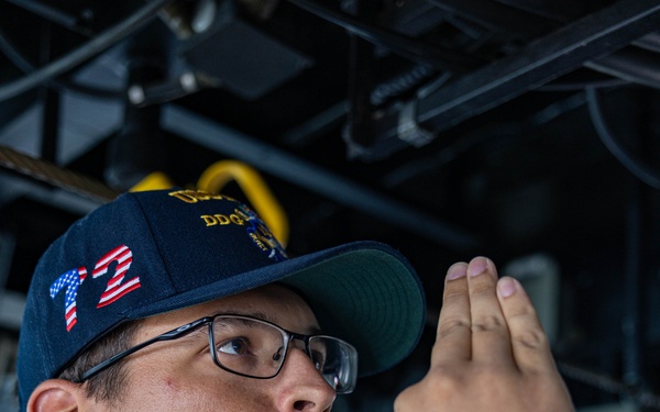 USS Mahan (DDG 72) Sailor on the Bridge