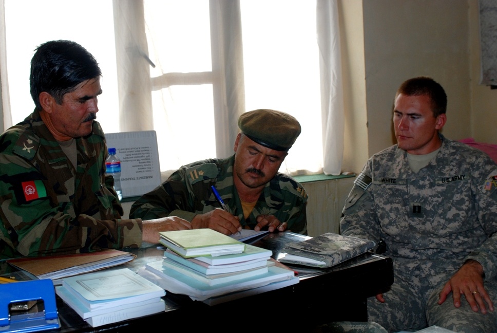 Army Capt. Discusses Planning with Afghan Soldiers in Zabul Province
