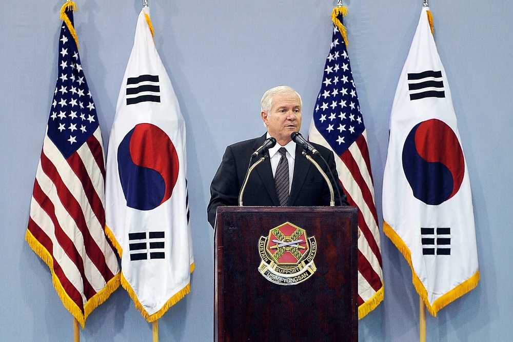 Defense Secretary Gates Meets with U.S., South Korean Troops in Seoul