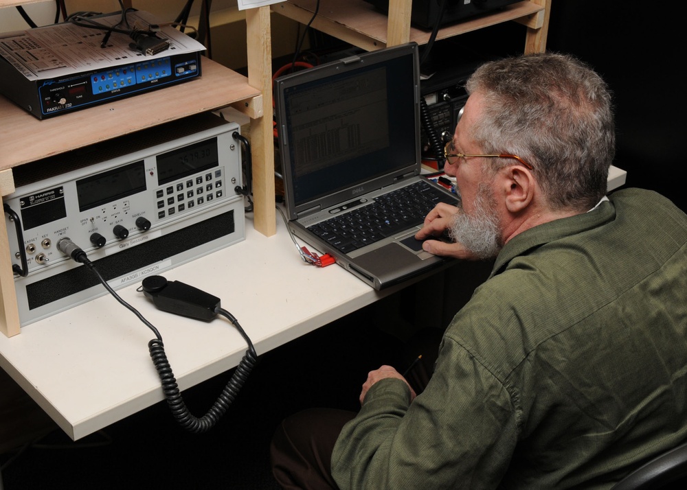 Volunteer Operates Radio at Pentagon's New Military Affiliate Radio System