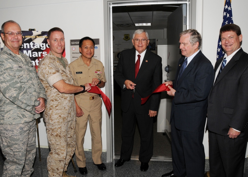 Former DoD CIO Cuts Ribbon for New Military Radio Office