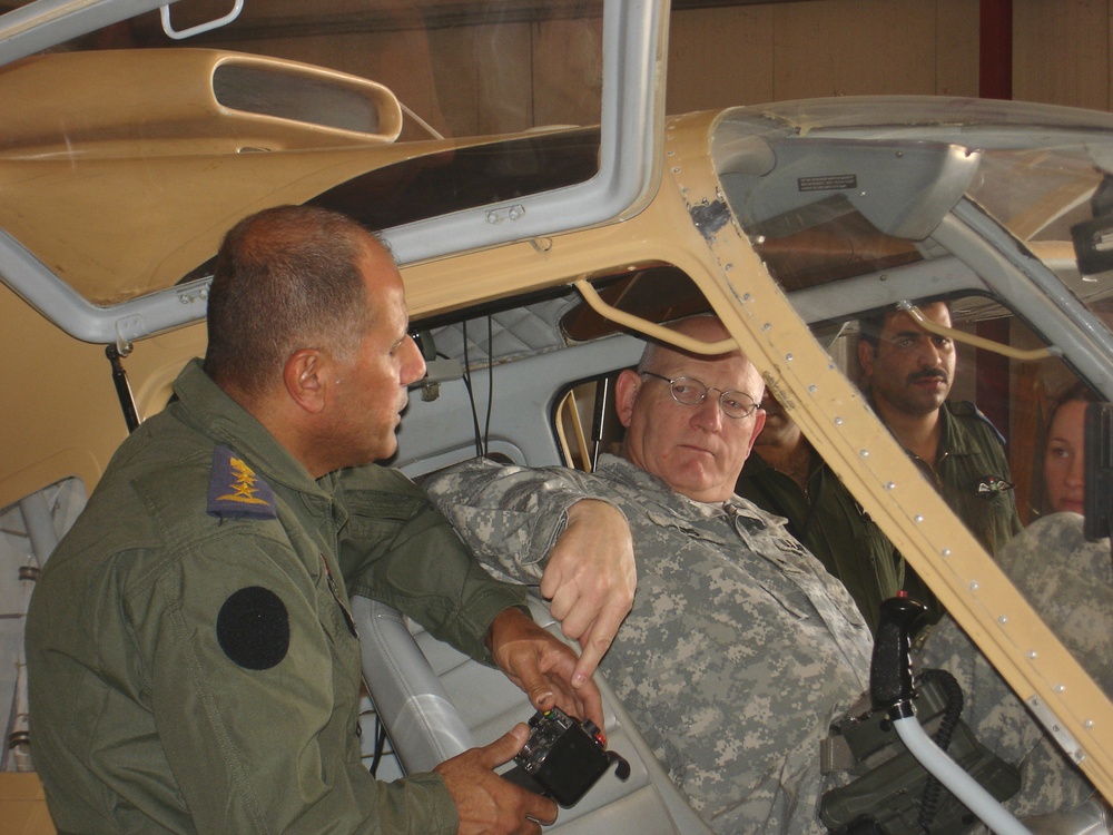 Iraqi Air Force Commander Trains U.S. General on Reconnaissance Camera