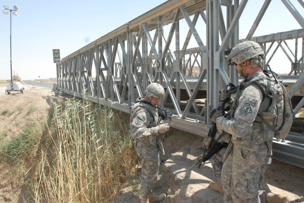 Army Engineers Inspect Bridge Construction in Iraq