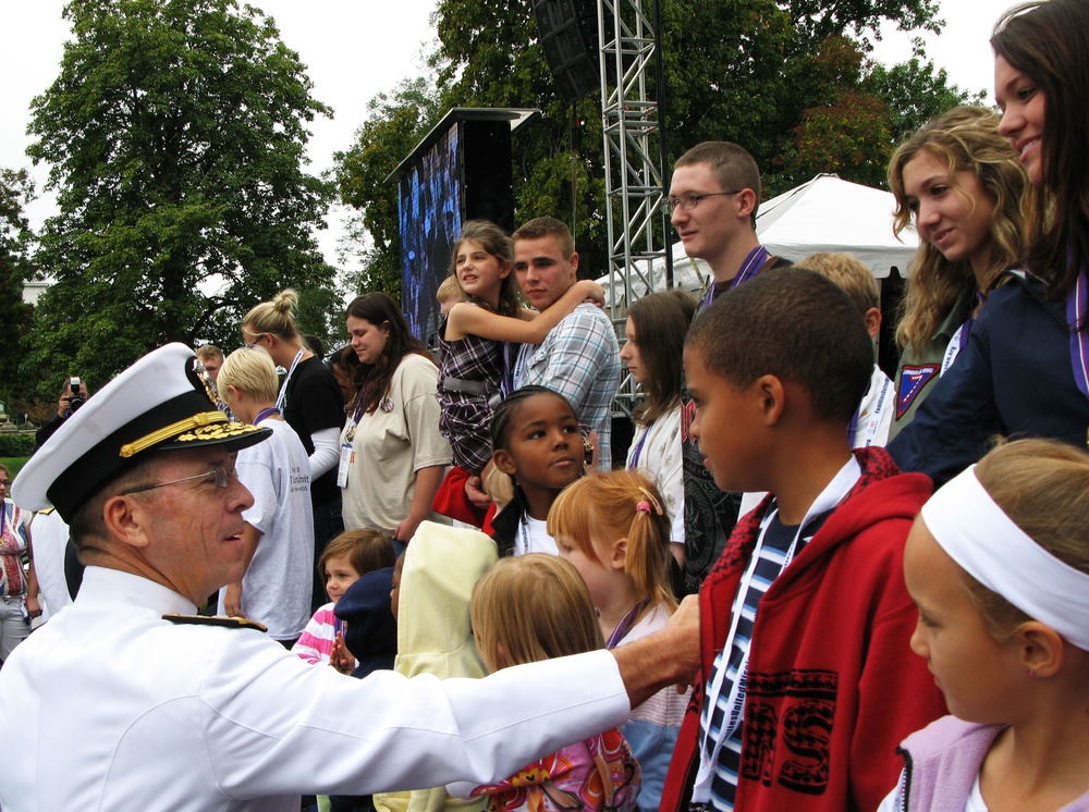 Mullen Honors Families of Fallen Troops at Capitol Ceremony